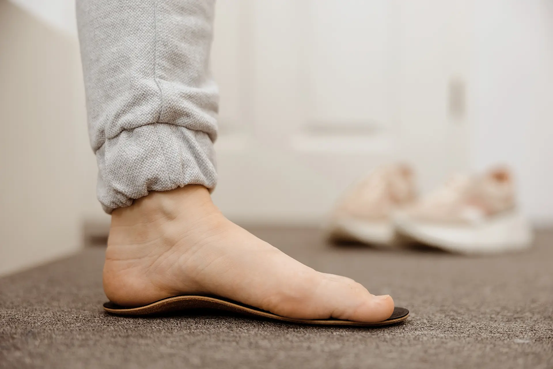 Flat Feet May be the Cause of Your Chronic Lower Back Pain: Active