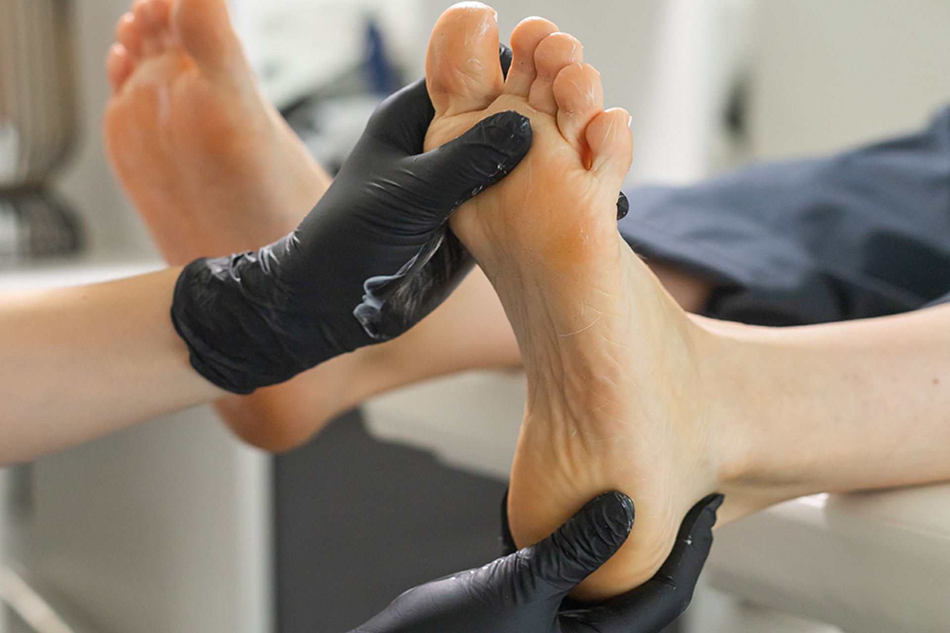 pain in the heel of foot causes